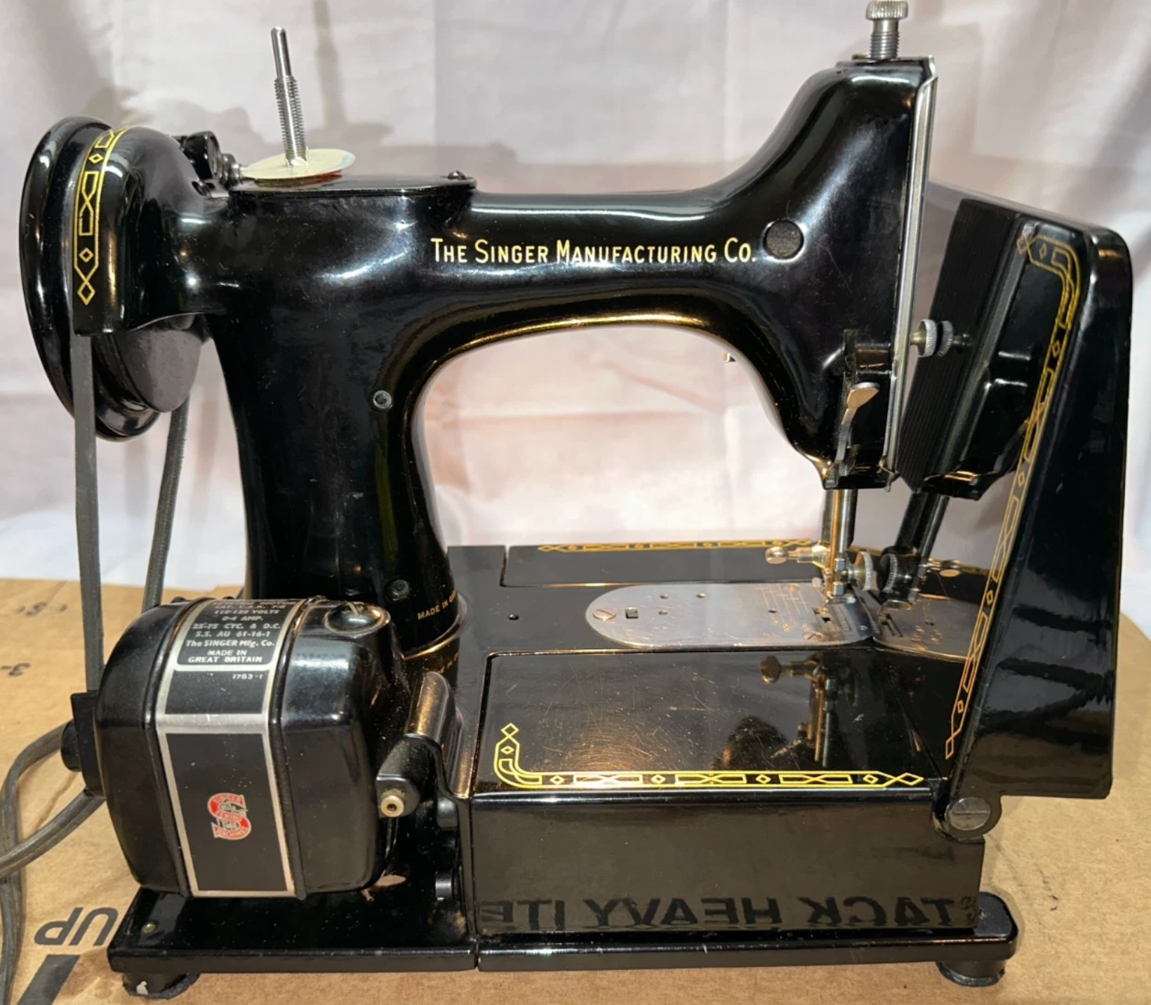 Vintage 1954 Singer 222K Featherweight Sewing Machine – Tested & Working – Portable Classic Sewing Machine