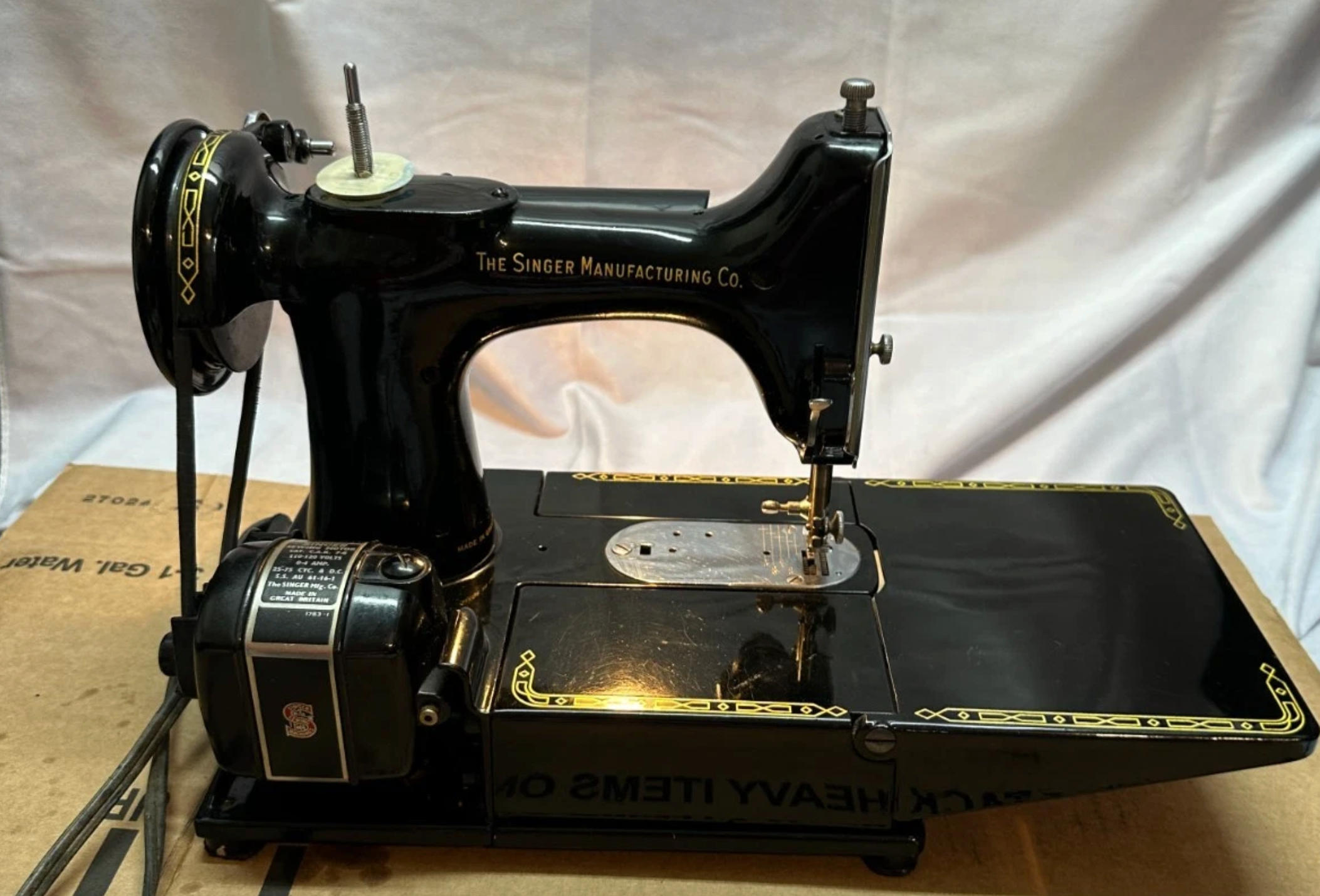 Vintage 1954 Singer 222K Featherweight Sewing Machine – Tested & Working – Portable Classic Sewing Machine