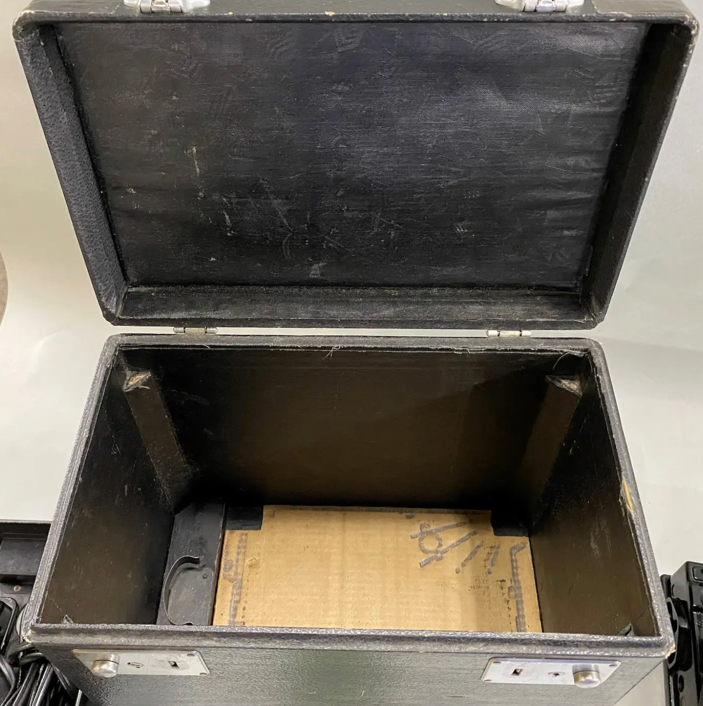 1941 Singer 221 Featherweight Blackside Sewing Machine with Case & Attachments – Rare WWII Model