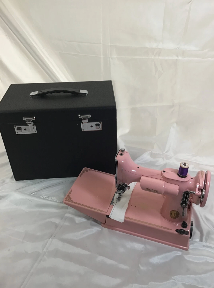 Singer Featherweight Vintage – Powder-Coated Pink 221