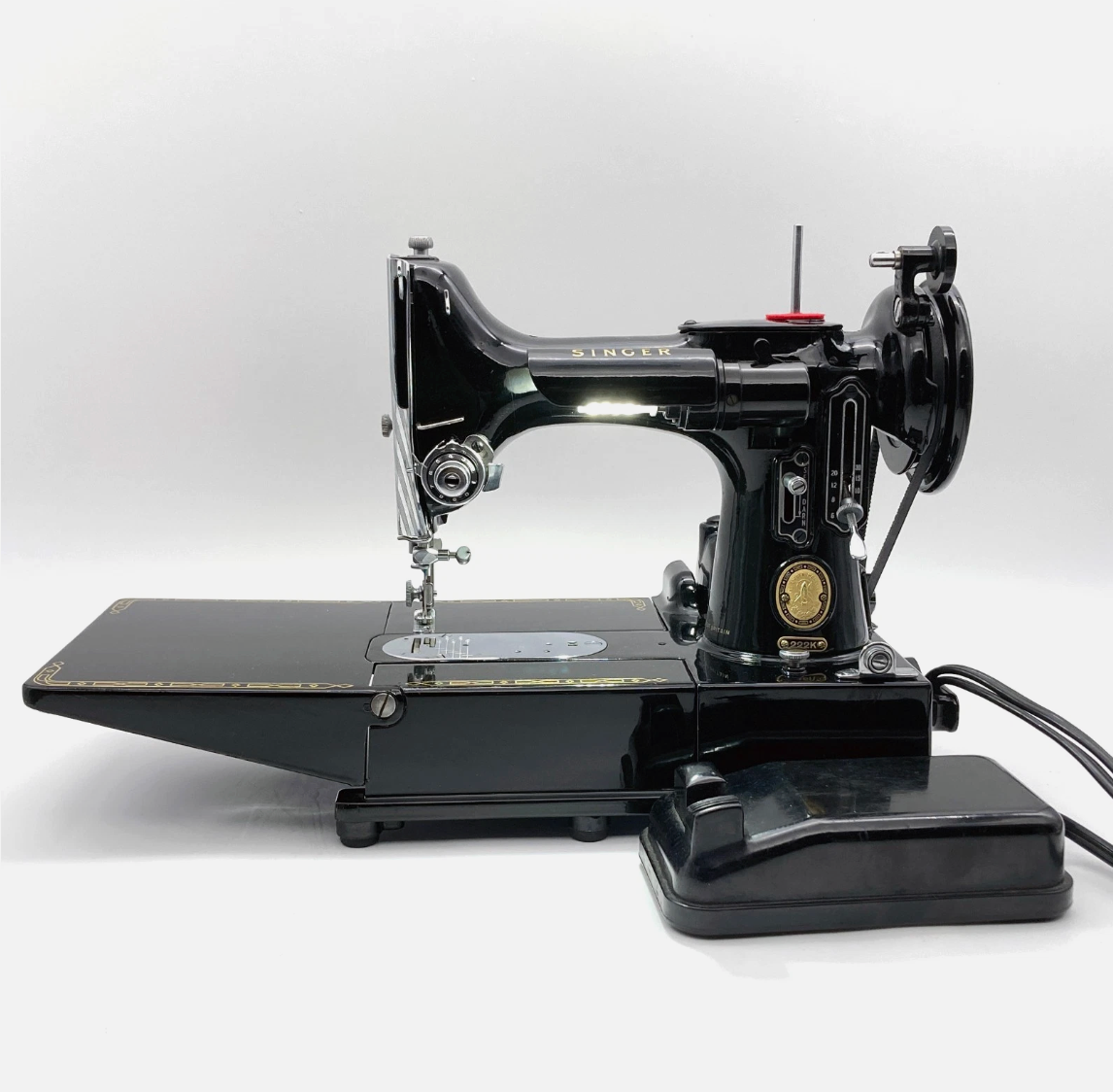 Singer Featherweight 222K Sewing Machine – 1959