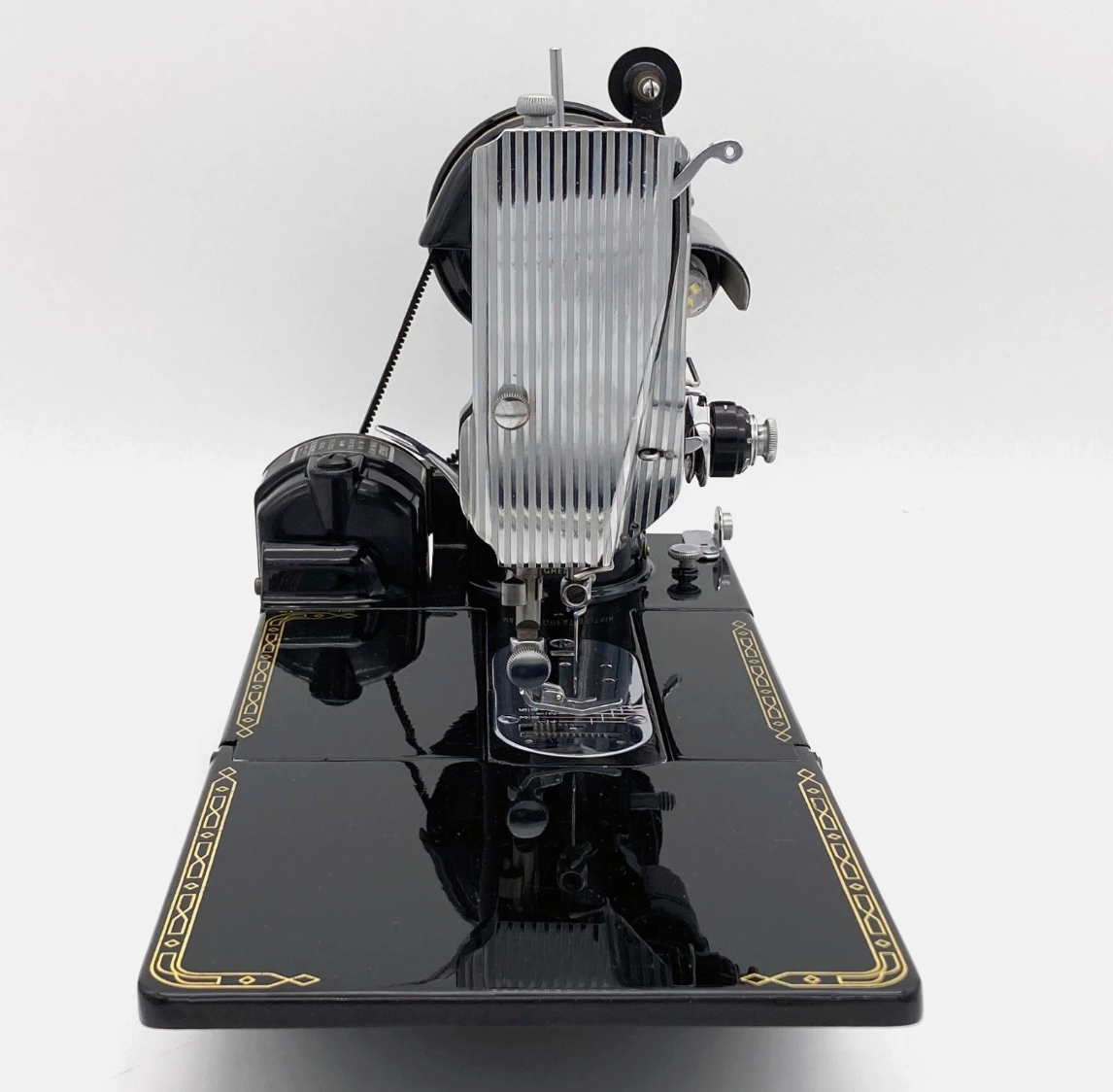 Singer Featherweight 222K Sewing Machine – 1959