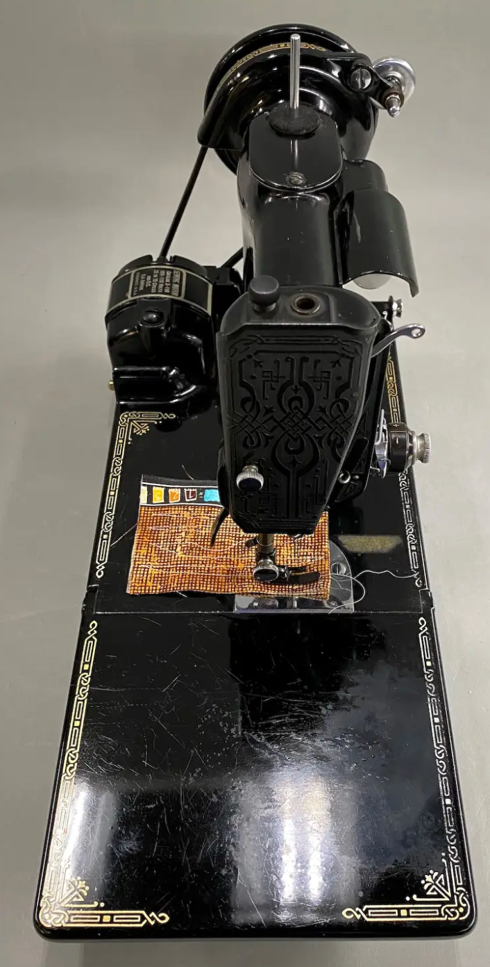 1941 Singer 221 Featherweight Blackside Sewing Machine with Case & Attachments – Rare WWII Model