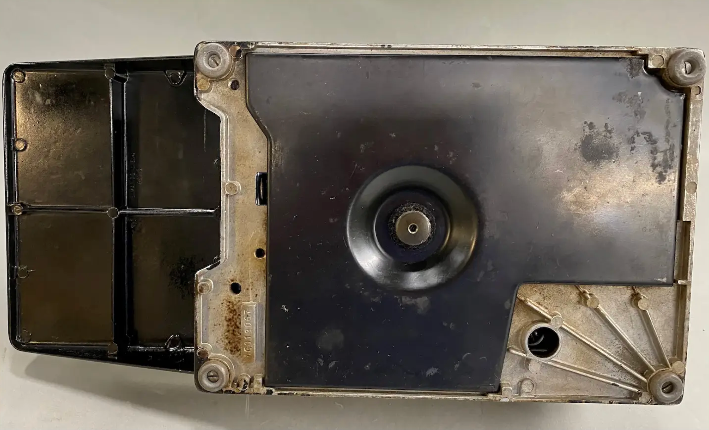 1941 Singer 221 Featherweight Blackside Sewing Machine with Case & Attachments – Rare WWII Model