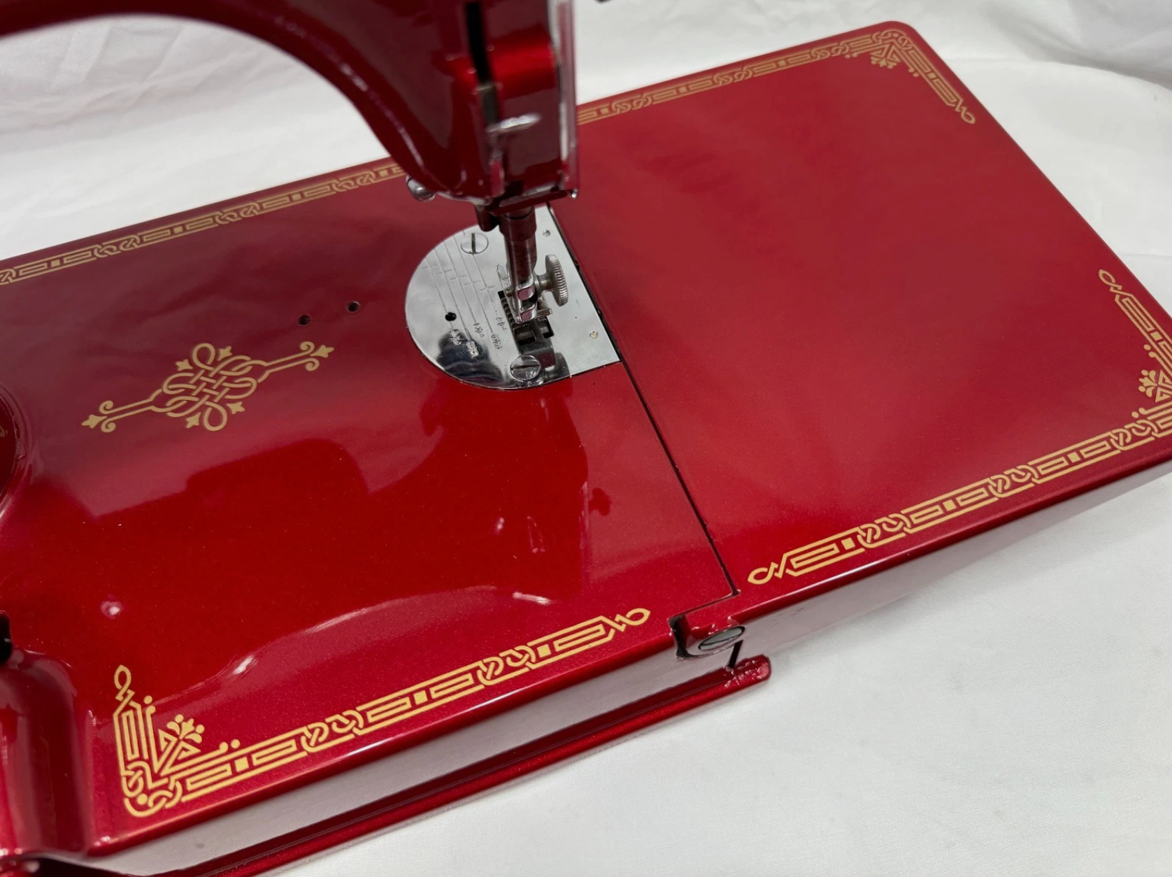 Vintage 1951 Singer 221 Featherweight Sewing Machine – Fully Restored Metallic Red with Case & Accessories